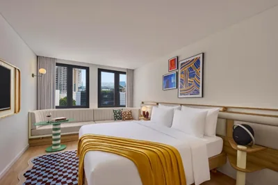 Deluxe con vistas a la ciudad y asientos tipo banqueta — Savvy by M Village Hai Ba Trung, a brand of Modern Village Lifestyle