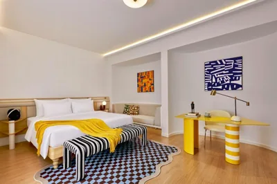 Superior con asientos tipo banqueta — Savvy by M Village Hai Ba Trung, a brand of Modern Village Lifestyle